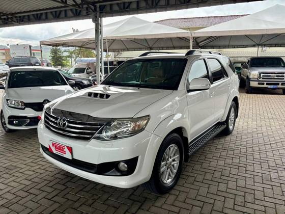 TOYOTA HILUX SW4 3.0 SR 4X4 16V TURBO INTERCOOLER DIESEL 4P AUTOMÁTICO TOYOTA HILUX SW4 3.0 SR 4X4 16V TURBO INTERCOOLER DIESEL 4P AUTOMÁTICO